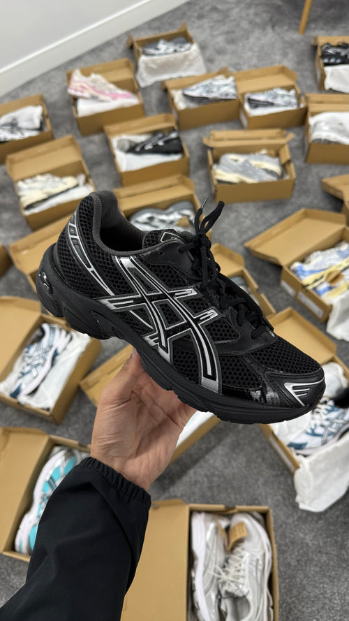 Asics Gel 1130 Black / White Trainers