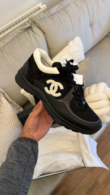Chanel Cc Trainers Black / White